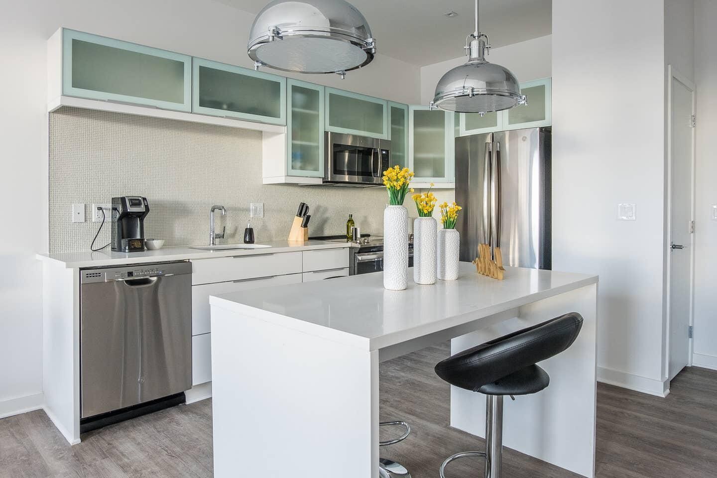 Frontdesk | Updated 1BR Apt near Sprint Center