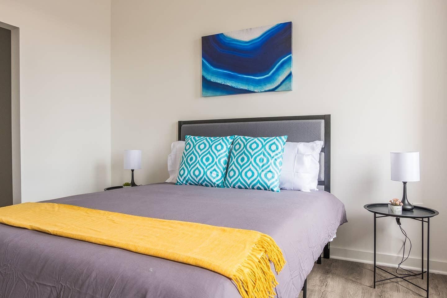 Frontdesk | Updated 1BR Apt near Sprint Center