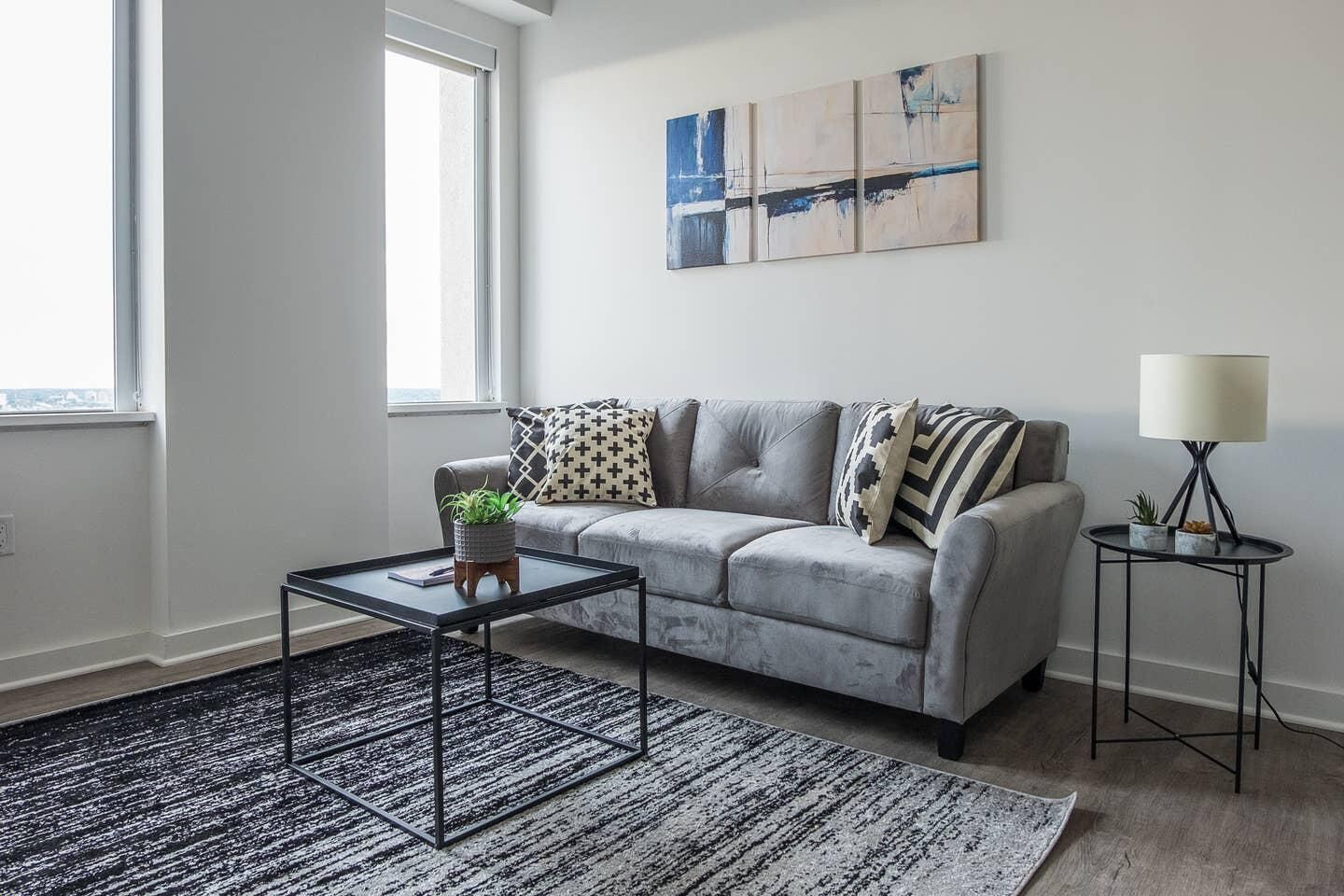 Frontdesk | Updated 1BR Apt near Sprint Center