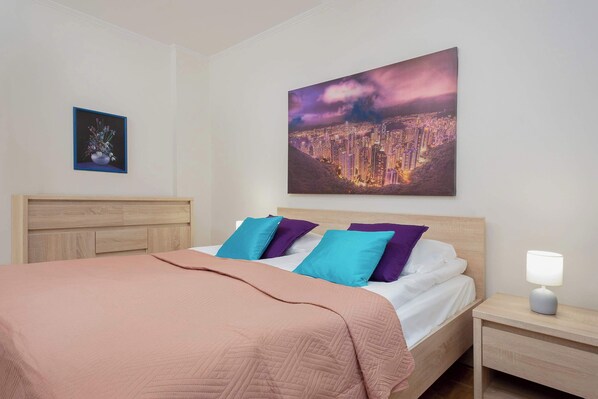 2 bedrooms, desk, iron/ironing board, travel cot