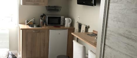Fridge, stovetop, cookware/dishes/utensils