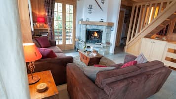 TV, fireplace, DVD player