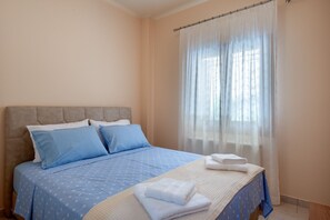 1 bedroom, desk, soundproofing, iron/ironing board