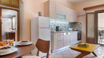 Geladeira, fogão, cooktop, lava-louças