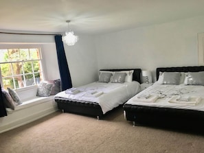 4 Schlafzimmer, Bügeleisen/Bügelbrett, Reisekinderbett, kostenloses WLAN
