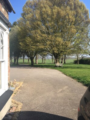 Property grounds - Spacious Countryside / Suburban Retreat (Coventry)