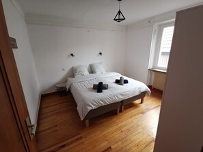 5 室のベッドルーム、アイロン / アイロン台、旅行用ベビーベッド、WiFi (無料)