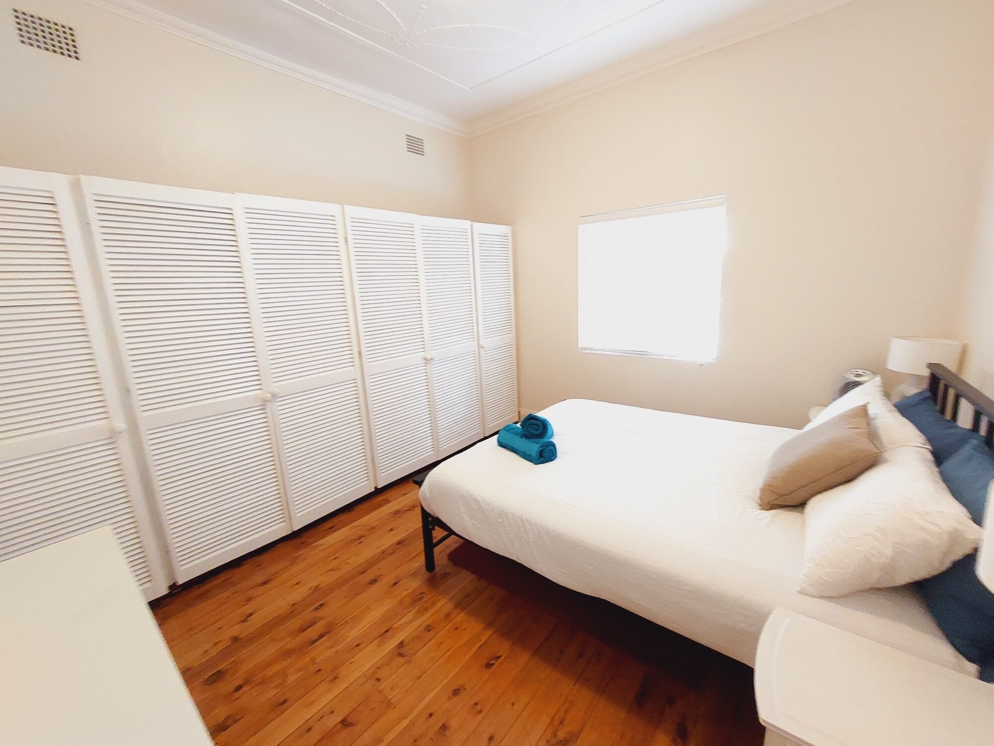 Family Bondi Beach duplex with parking and 6min walk to beach — image 6