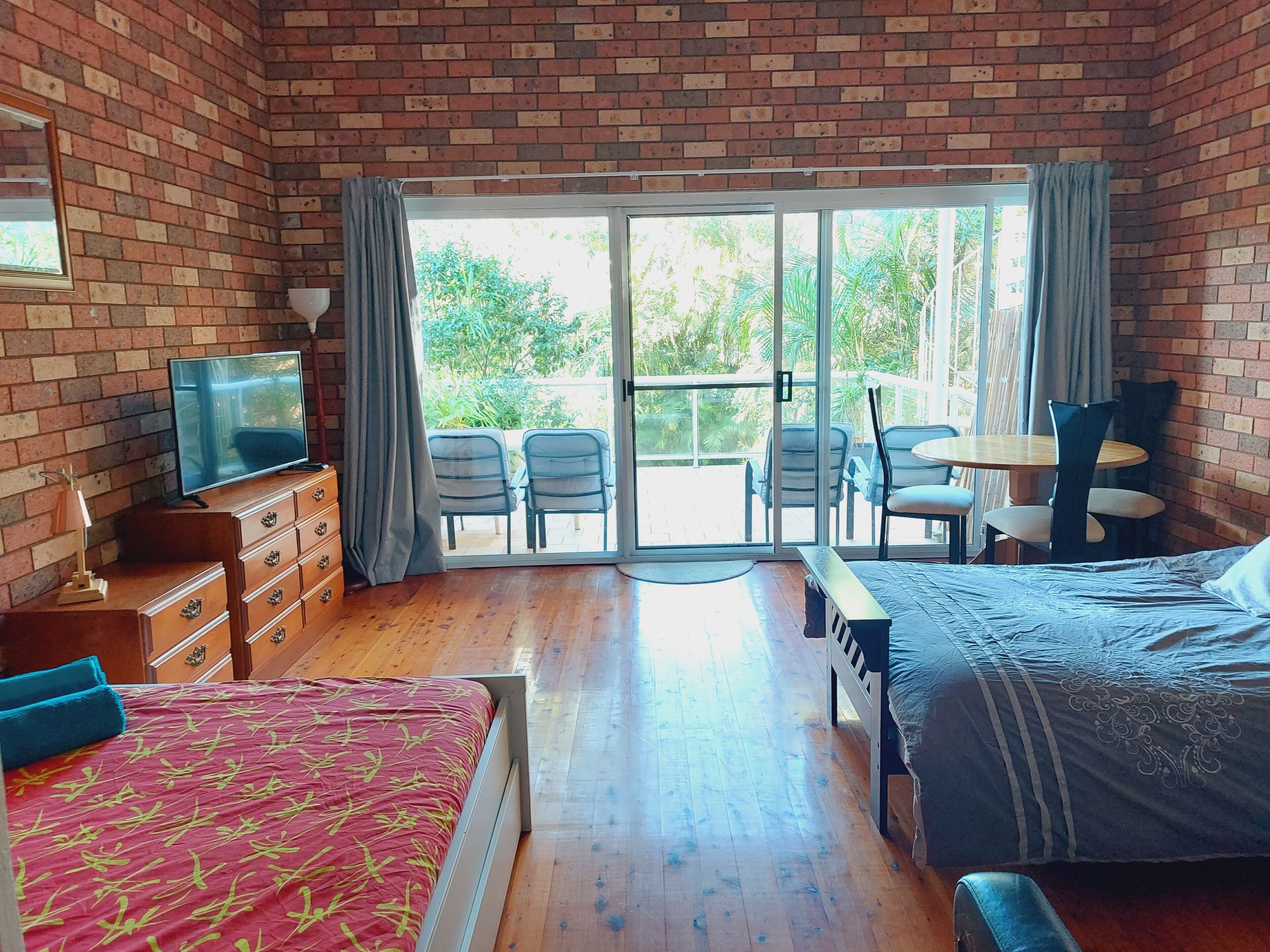 Family Bondi Beach duplex with parking and 6min walk to beach — image 9