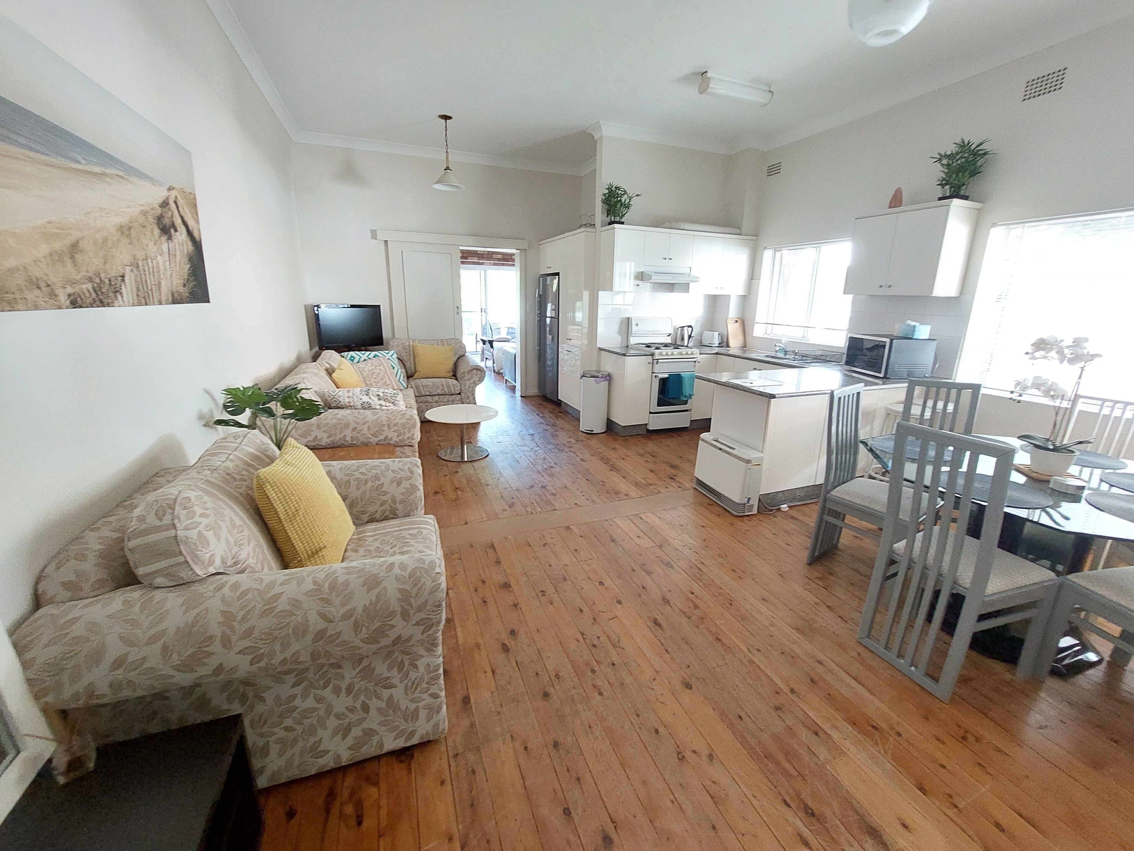 3br house, 500m to beach & parking