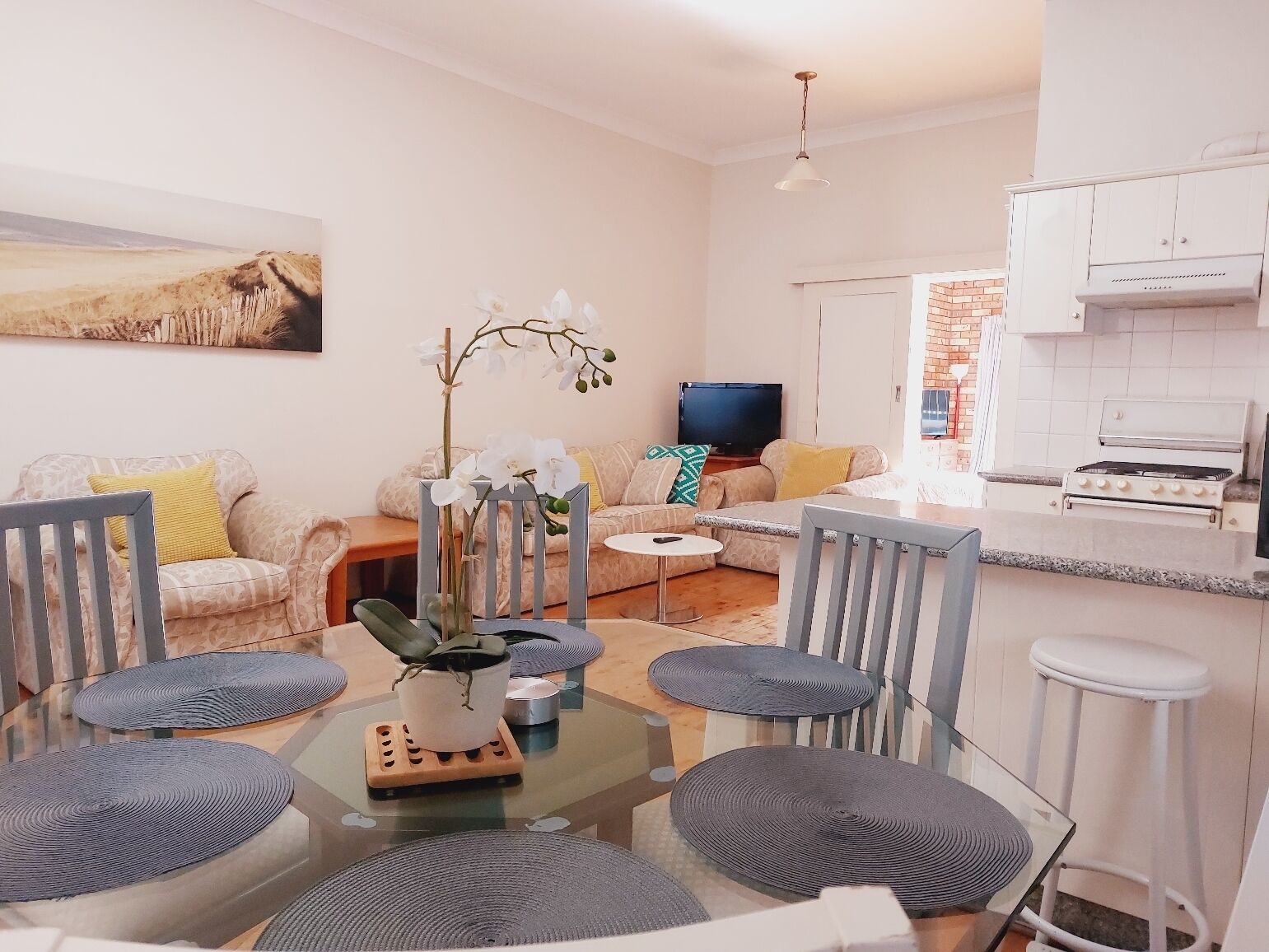 3br house, 500m to beach & parking