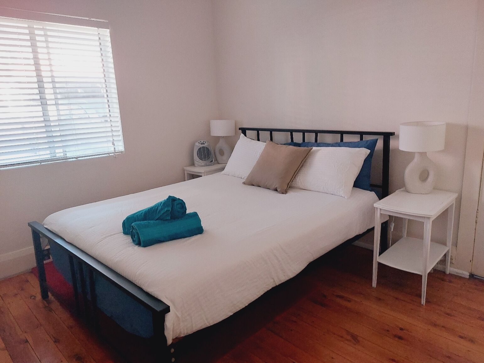 Family Bondi Beach duplex with parking and 6min walk to beach — image 7