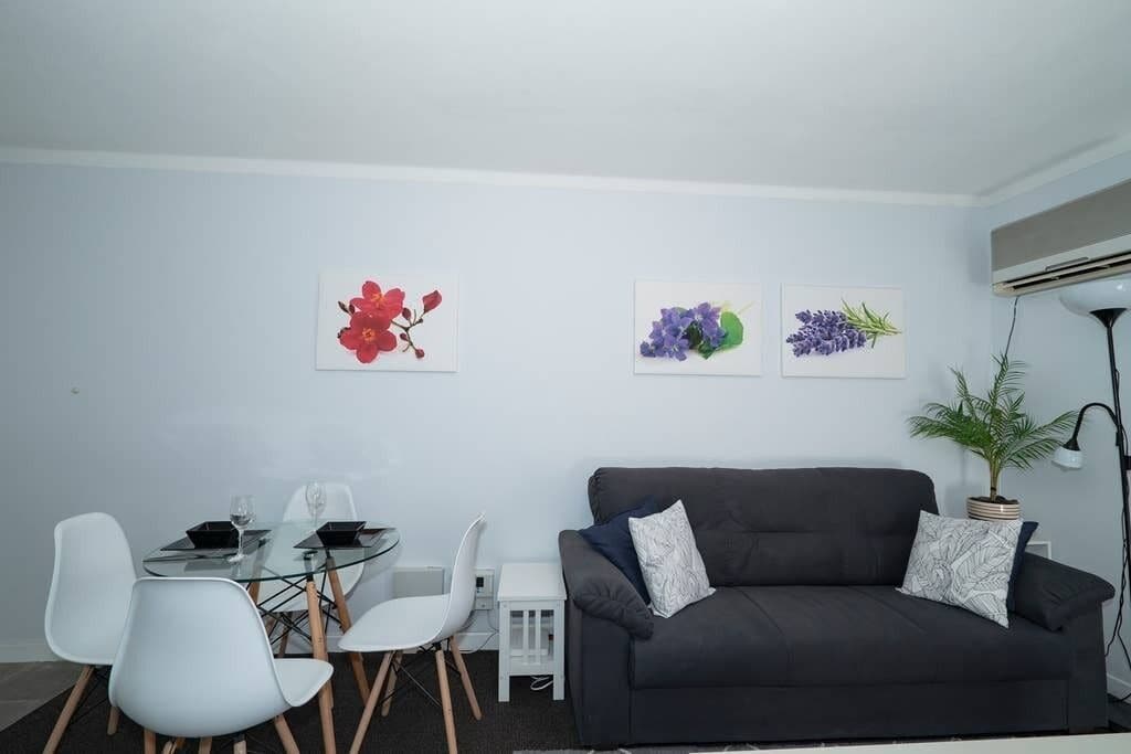 VIC PARK: LOVELY ON LEONARD!