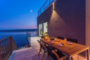 Outdoor dining - Villa Mia with private pool, Whirlpool, gym, sauna, sea views (Lokva Rogoznica)