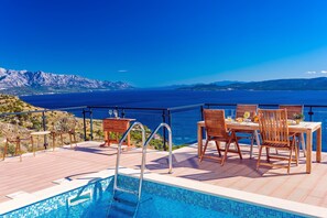 Outdoor pool - Villa Mia with private pool, Whirlpool, gym, sauna,  sea views (Lokva Rogoznica)