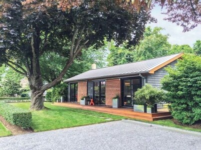 East Hampton (walking distance to village)