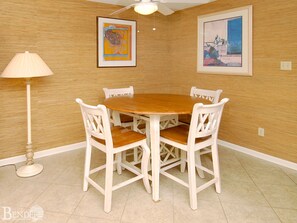Condo, 2 habitaciones | Restaurantes