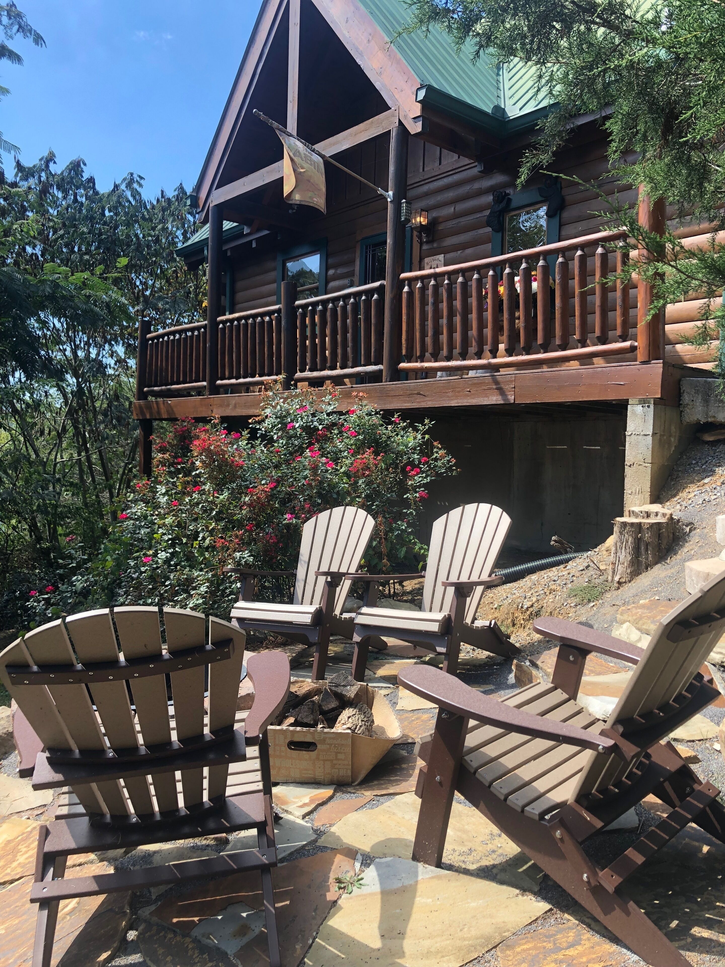 Honey Bear Pines - Cozy 2 Bedroom Cabin with gorgeous fire pit!