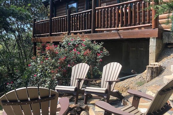 Honey Bear Pines - Cozy 2 Bedroom Cabin with gorgeous fire pit!
