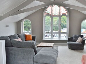 TV - 3 bedroom accommodation in Fowey (Fowey)