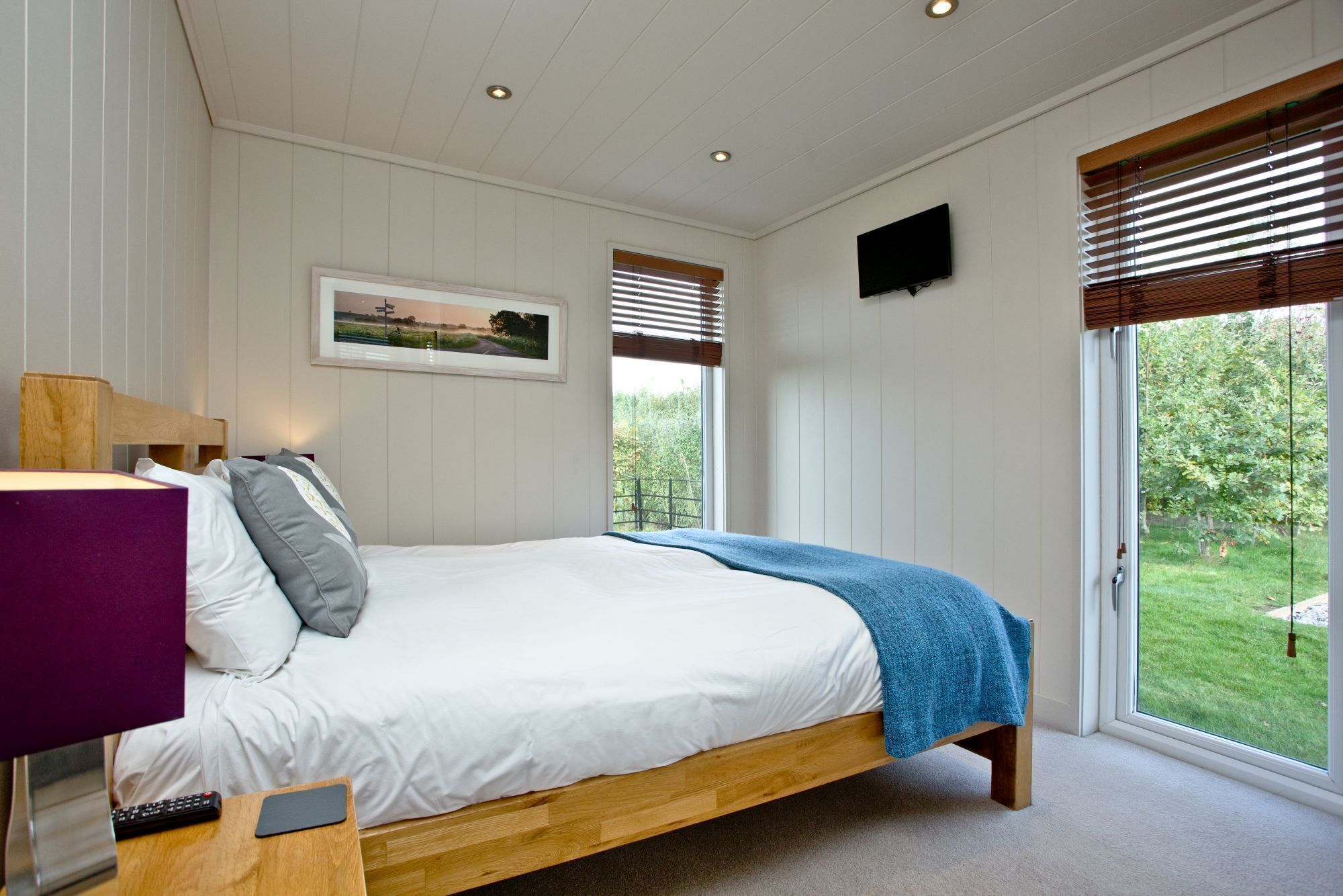 2 bedrooms, desk, iron/ironing board, travel cot