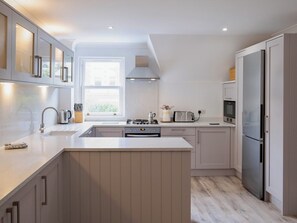 Dishwasher, high chair - 3 bedroom accommodation in Fowey (Fowey)