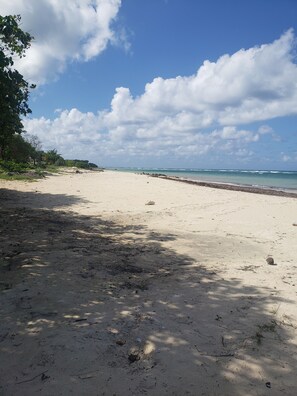 On the beach, beach towels - Hideaway  by the Sea (Montego Bay)