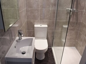 Bathroom - 2 bedroom accommodation in Bowness on Windermere (Bowness on Windermere)