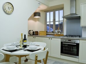Dishwasher, cookware/dishes/utensils - 2 bedroom accommodation in Bowness on Windermere (Bowness on Windermere)