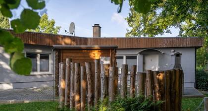 Moderna casa de vacaciones en una zona tranquila en el lago, con chimenea, se admiten mascotas