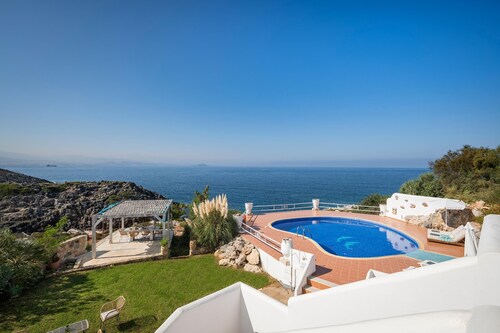 Luxury villa with Amazing Sea views, Private Pool, minutes away from the Beach