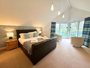 4 bedrooms, iron/ironing board