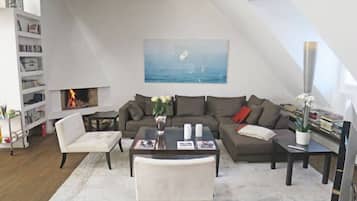 Flat-screen TV, fireplace, DVD player, stereo