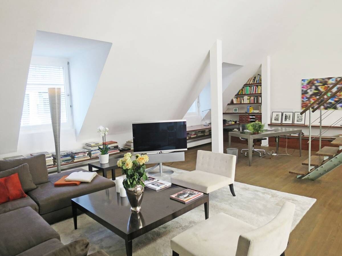 Flat-screen TV, fireplace, DVD player, stereo