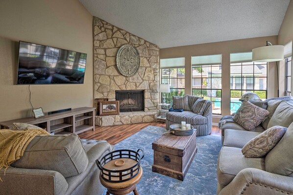 TV, fireplace