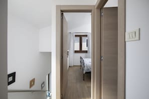 2 bedrooms, iron/ironing board, travel cot, free WiFi