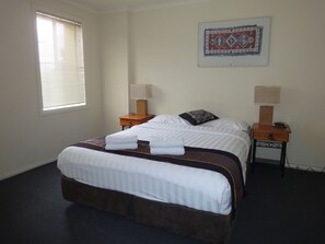 4 bedrooms, desk, iron/ironing board, WiFi