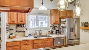 冰箱、微波炉、炉灶、洗碗机