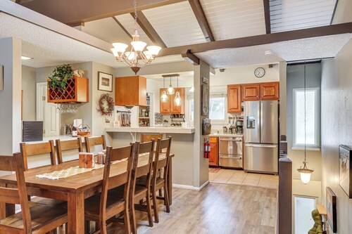 1 Mi to Diamond Peak Ski Resort: Forest-View Condo