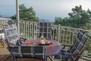 Outdoor dining - Apartment penthouse (app. 11) 1. Row on the beach and ocean house Atlantic (Binz)