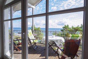 Interior - Apartment penthouse (app. 11) 1. Row on the beach and ocean house Atlantic (Binz)