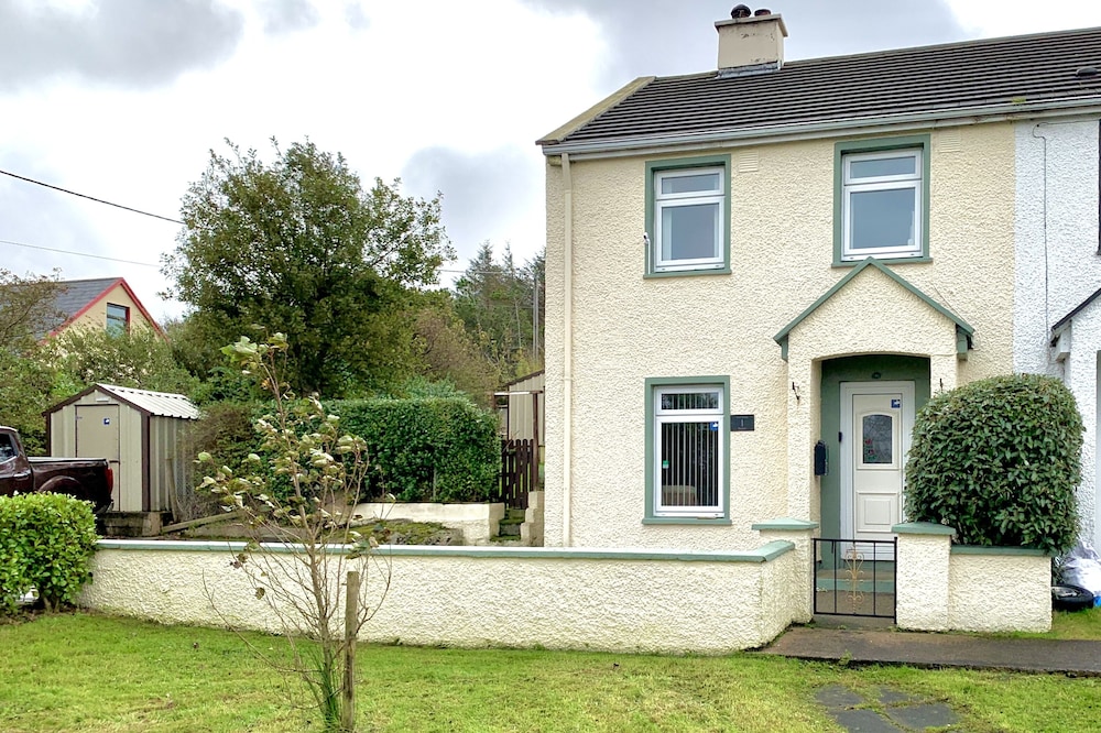 Dungloe, Wild Atlantic Way, WiFi, Walking Distance, Heckert House, Quay Road Vacation Home