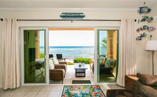 Mahogany Point 5: 3 BR / 3 BA villa in North Side, Sleeps 6