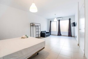 5 Schlafzimmer, Bügeleisen/Bügelbrett, WLAN, Bettwäsche