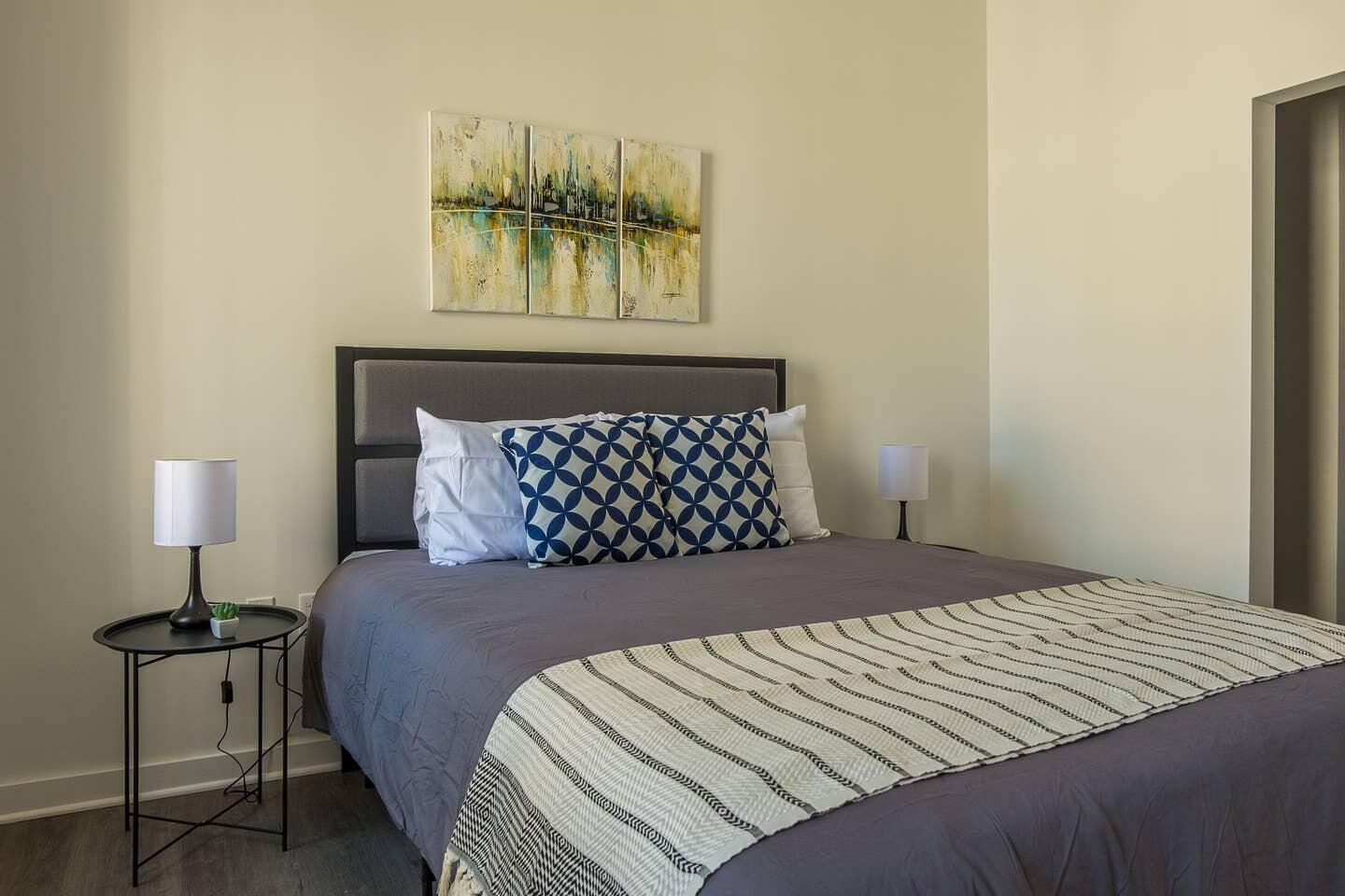 Frontdesk | 1-Bedroom Apt with City Views