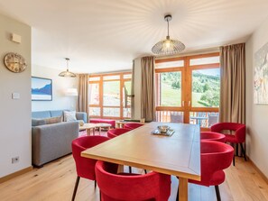 Dining - Superb apartment in Arcs 1800, 7 beds, pool, spa, gym, parking, ski-in/ski-out (Les Arcs 1800)
