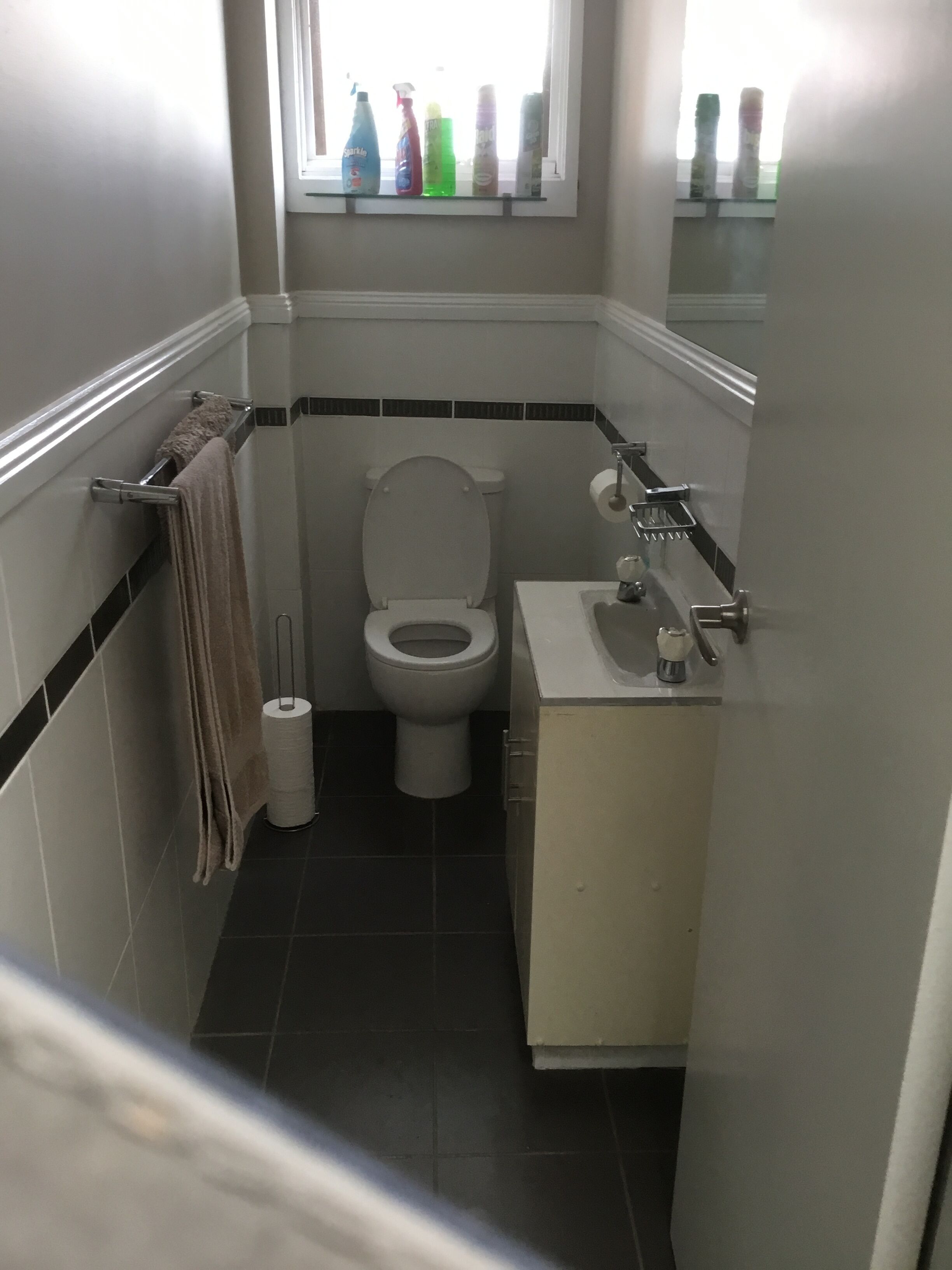 Work from home in a two bedroom self contained luxury apartment with Netflix — image 9