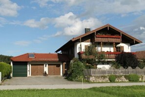Exterior - Vacation apartment Hochstaufen, 35sqm, 1 bedroom, attic (Anger)