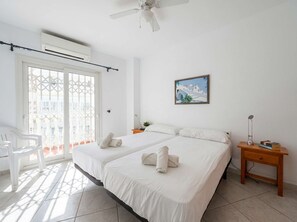1 chambre, fer et planche à repasser, Wi-Fi gratuit, draps fournis