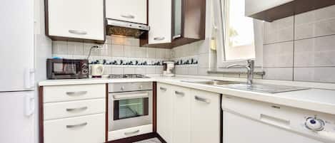 Frigorifero, microonde, forno, lavastoviglie